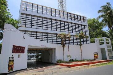 هتل Subhas Tourist