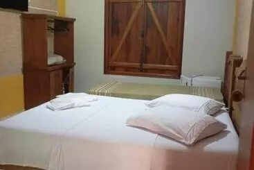 Retkeilymaja Pousada E Camping Claro Casa De Pedra De Delfinópolis  Mg