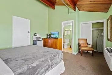 هتل Oceanfront Inn, Standard Room, King Bed, Town View, #10