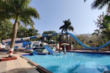 Hotell Orchard Resort By Vaishali Group