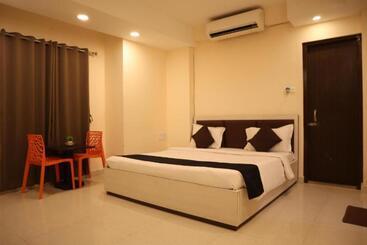 בית מלון כפרי Grand Resort Puri Swimming Pool And Garden, Near Sea Beach And Temple Fully Air Conditioned