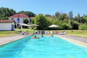 بنسيون Domaine La Barbe