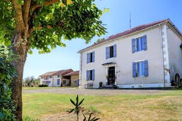 ペンション Domaine La Barbe