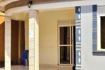 پانسیون Sundowns Guest House