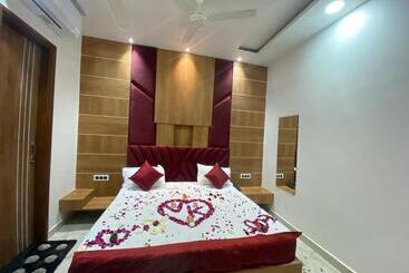 Hôtel The Posh By Delight Stay