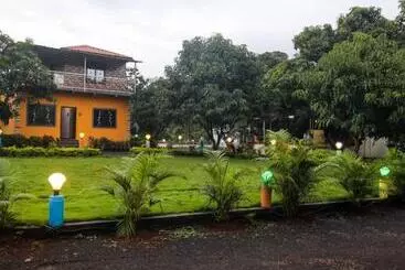 Resort Komal Farm House Karjat