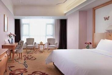 Vienna Hotel Guangdong Xinyi Jiaoyucheng River View