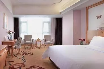 Vienna Hotel Guangdong Xinyi Jiaoyucheng River View