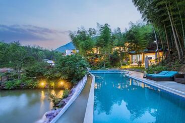 Hotel 安吉牧云山谷 中式花园民宿