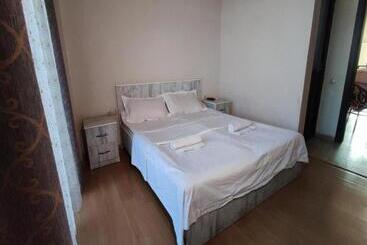 پانسیون House 211