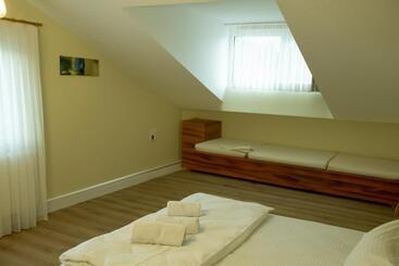 住宿加早餐  Zelle Airport Boutique