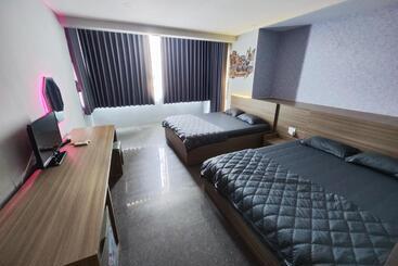 پانسیون Full House