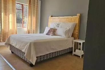 ペンション Kwa Mimi Guesthouse