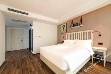 Borrman Hotel Jinan West Station Greenland Central Plaza Exhibition Center