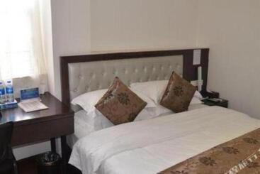 Borrman Hotel Zhuhai Mingzhu Railway Station Rainbow Shopping Mall