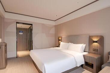 Hanting Hotel Hebi Qi County Bus Station