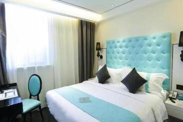 호텔 Xana Lite·dunhua Railway Station