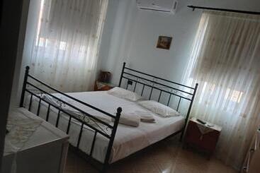 پانسیون Janis Castle Apartment