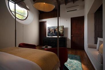 The Bungalow Galle Fort Hotel Restaurant Cocktail Bar