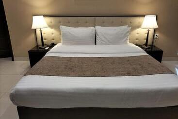 Grand Regent Hotel & Suites