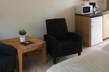 تختخواب و صبحانه Guesthouse Hvitafell