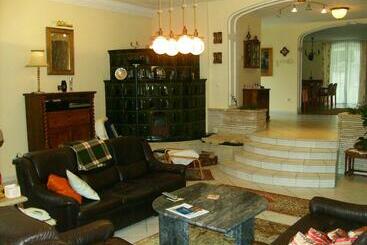 ベッドアンドブレックファースト Villa Kalman Pansio