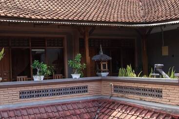 הוסטל Rabasta Kuta Beach Inn