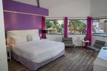 Hotel Commodore Suites