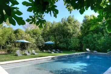 بنسيون A Propos Suites Et Chambres