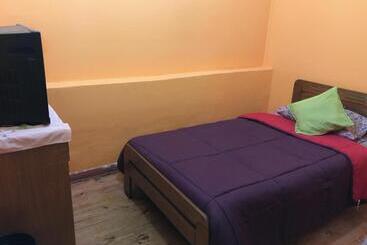 Hostal Tricontinental