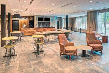 ホテル Courtyard By Marriott Appleton Riverfront