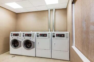 فندق Comfort Suites