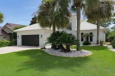 Landhus 7min To Beach Private Patio On Golf Course Emerald Bay By Avantstay