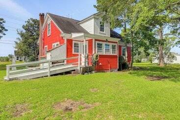 Cozy Cottage W/ Deck, 9 Mi To Downtown Beaufort!