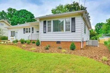Dogwood Cottage  W/ Fireplace: 1 Mi To University
