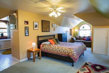 Fernweh Inn & Hostel