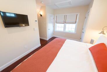 Resort The East Island Reserve