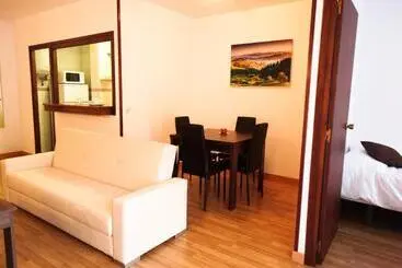 هتل Apartamentos La Solana