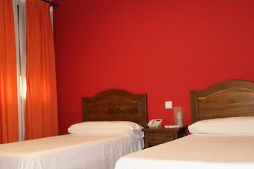 Общежитие Hostal Don Lucas