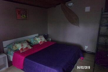 تختخواب و صبحانه Les Aubepines