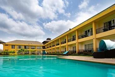 Resort Tropical Retreat By Zuper