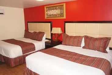 Hotelli Eagle Crater Lake Inn