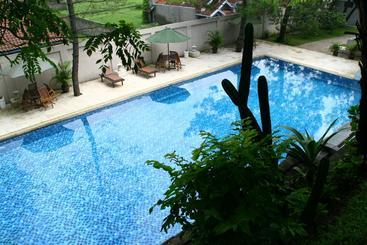 호텔 The La Oma Cafe &