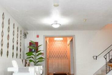 מוטל Attleboro Motor Inn