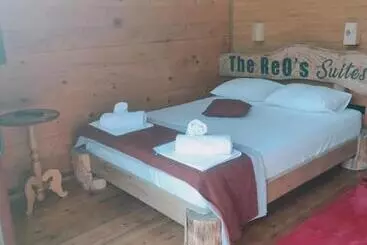 ホテル The Reo S Suit