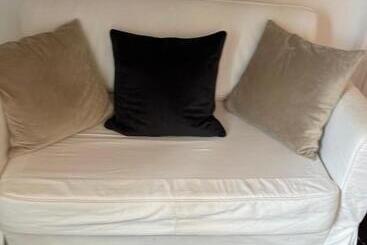 Pension (Hôtel basse catégorie) Happy Days Relaxing Room With Smart Solutions Shared Apartment With One Other Bedroom