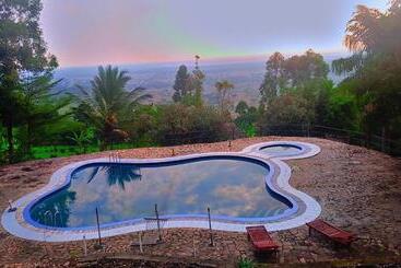 Resort Baboon Lodge Queen Elizabeth