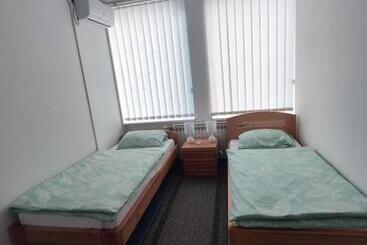 הוסטל Prenoćište Borik