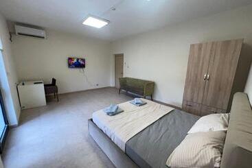 تختخواب و صبحانه Villa İstanbul Tirana