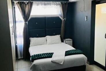 פנסיון Skyprince Guesthouse